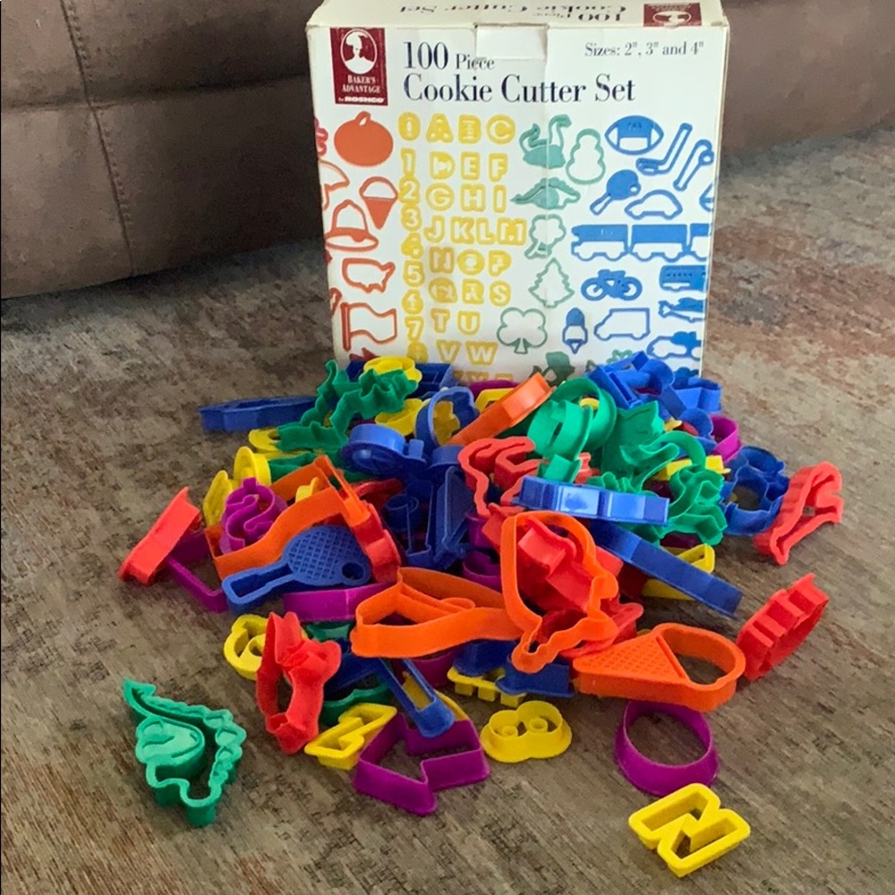 100 piece cookie cutter set